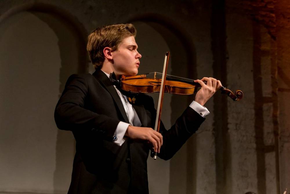 Der geiger Tassilo Probst / Foto von Arlet Ulfers und Michael Herdlein