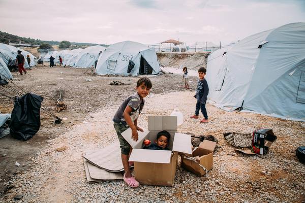 Zelte im Lager Kara Tepe, das nach dem Brand des Flüchtlingslagers Moria auf einem alten Militärübungsplatz errichtet wurden, um die obdachlos gewordenen Flüchtlinge aufzunehmen © © Alea Horst