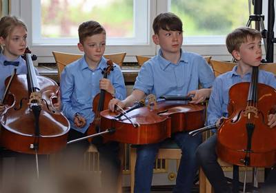 Bei den „Doberaner Streichhölzern“ musiziert der Streichernachwuchs zusammen. / Thomas Kunzmann