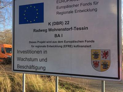 Bauschild - Neubau Radweg Kreisstraße DBR 22 Worenstorf - Tessin, 1. BA Abzweig Wohrenstorf - Brücke über die Bundesautobahn A 20