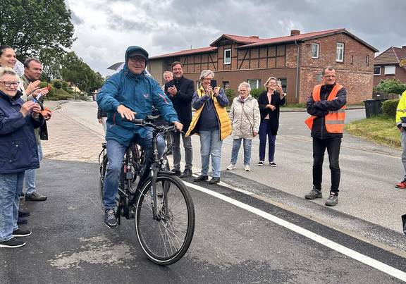 Der Radweg verläuft begleitend zur Kreisstraße. / Landkreis Rostock