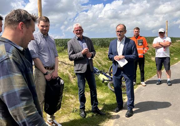 Minister Wolfgang Blank und Dezernent Roger Hewelt danken allen Beteiligten / Landkreis Rostock