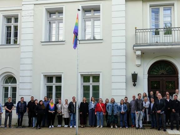 Das Sozialamt mit Amtsleiterin Ina-Maria Fahning anlässlich des 13. Deutschen Diversity-Tages am 27.05.2025 © Landkreis Rostock Das Sozialamt mit Amtsleiterin Ina-Maria Fahning anlässlich des 13. Deutschen Diversity-Tages am 27.05.2025