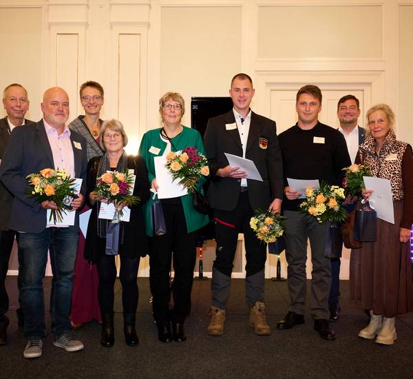 Landrat Sebastian Constien und die Ehrenamtlichen