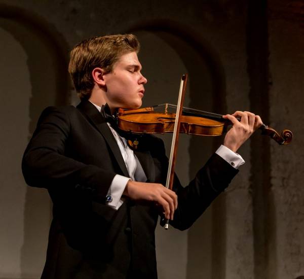 Der geiger Tassilo Probst / Foto von Arlet Ulfers und Michael Herdlein