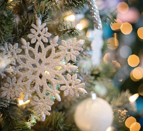 Weihnachtsmotiv Schneeflocke © JillWellington bei Pixabay Weihnachtsmotiv Schneeflocke