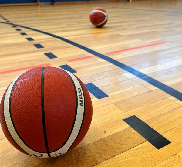 Basketball in der Halle