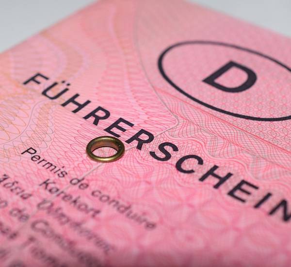 Bild eines rosa Führerscheins